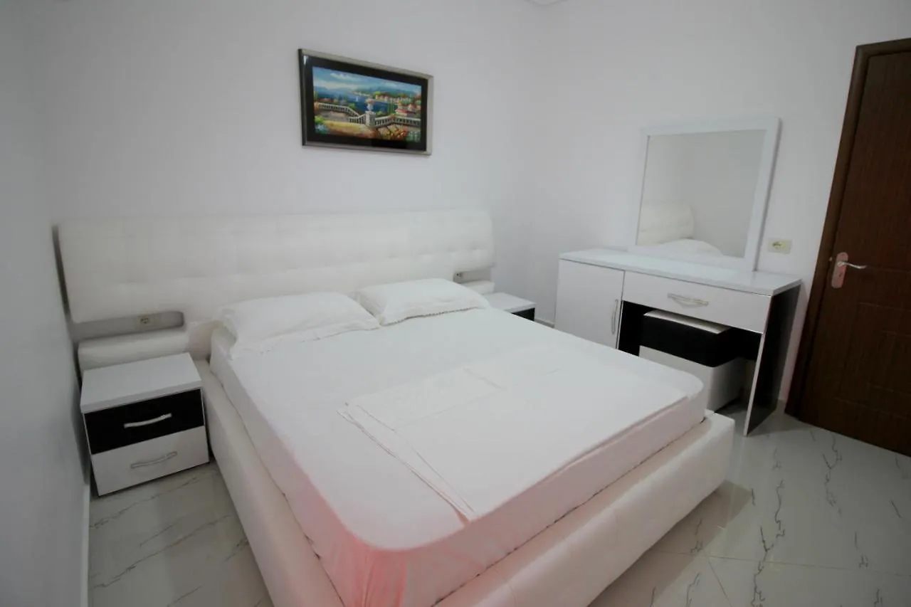 Klajdi Apartaments Sarande 0*,