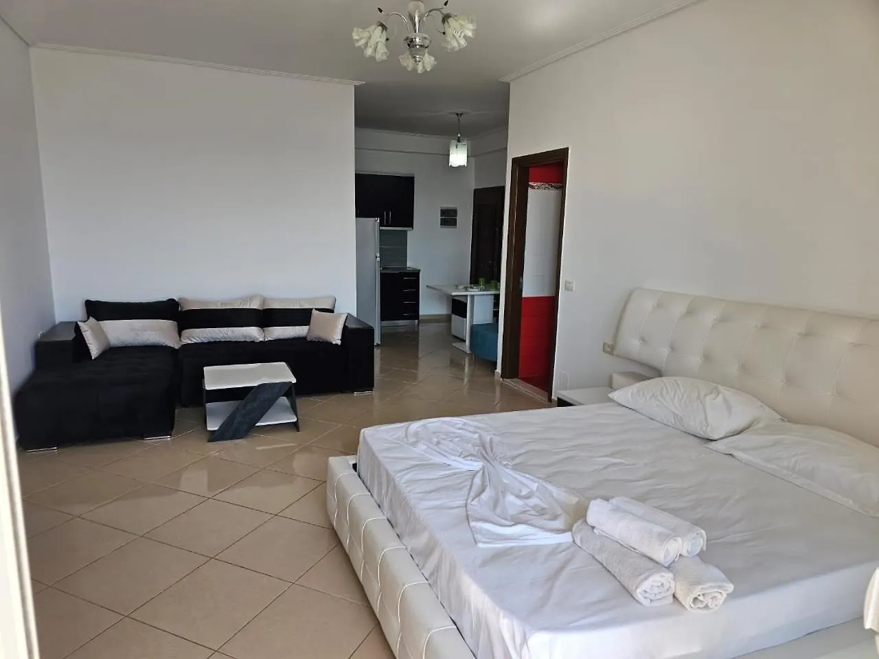 Klajdi Apartaments Sarande 0*,