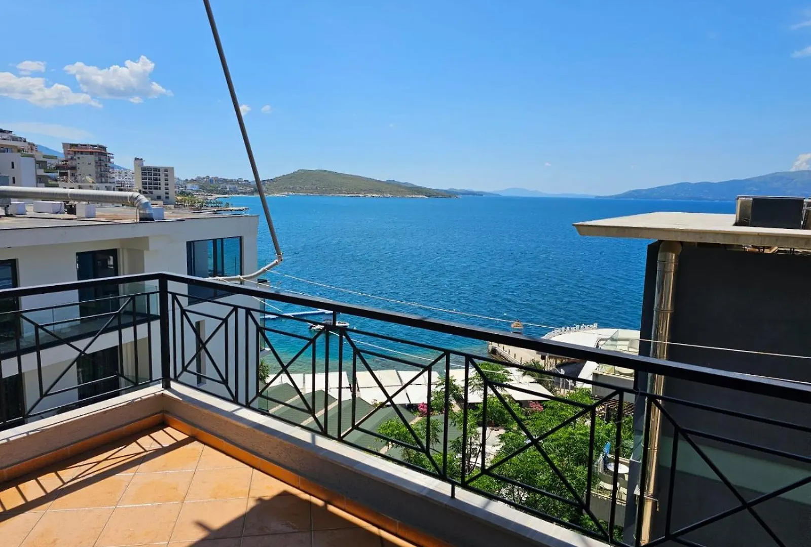 Klajdi Apartaments Sarande Albania