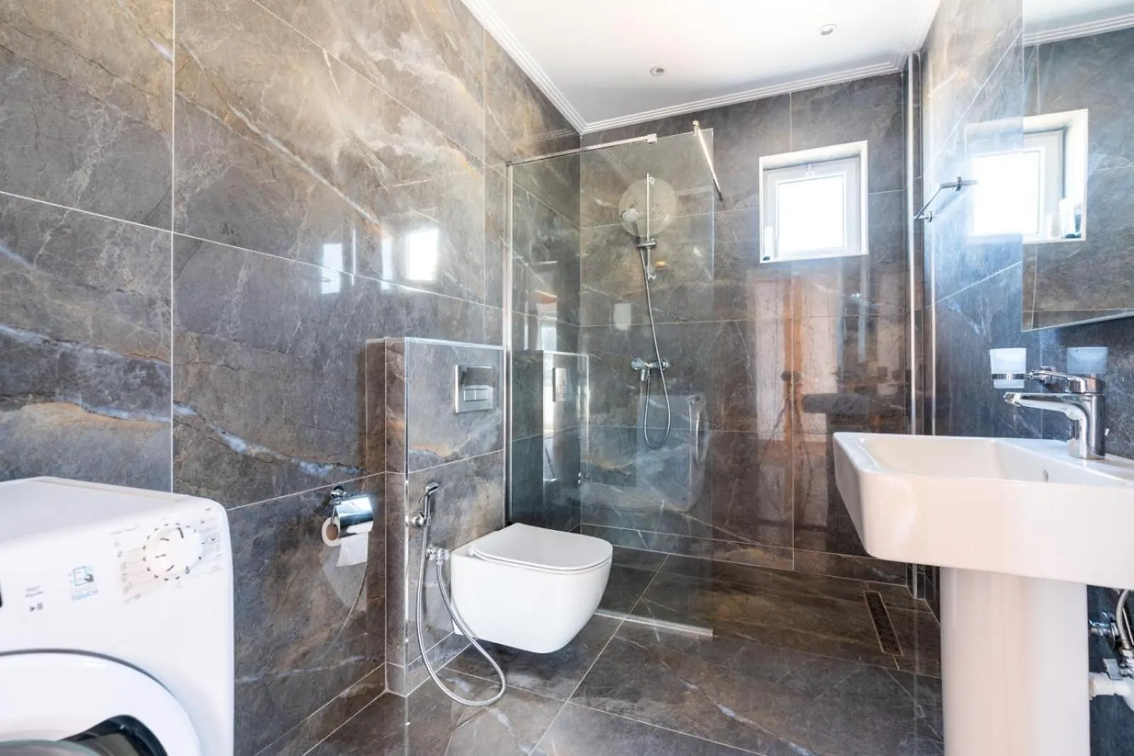 Klajdi Apartaments Sarande Albania
